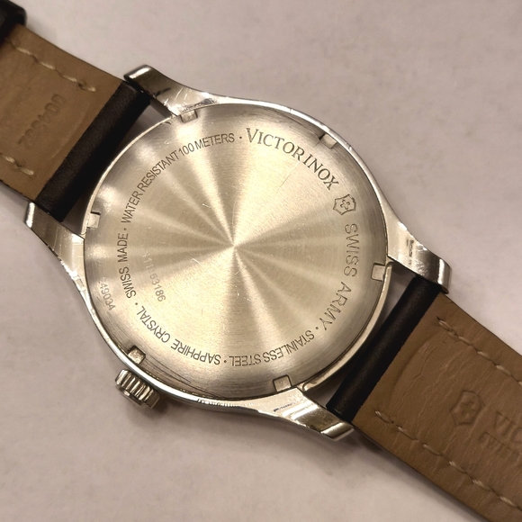 Victorinox Swiss Army Watch - Picture 5 of 15